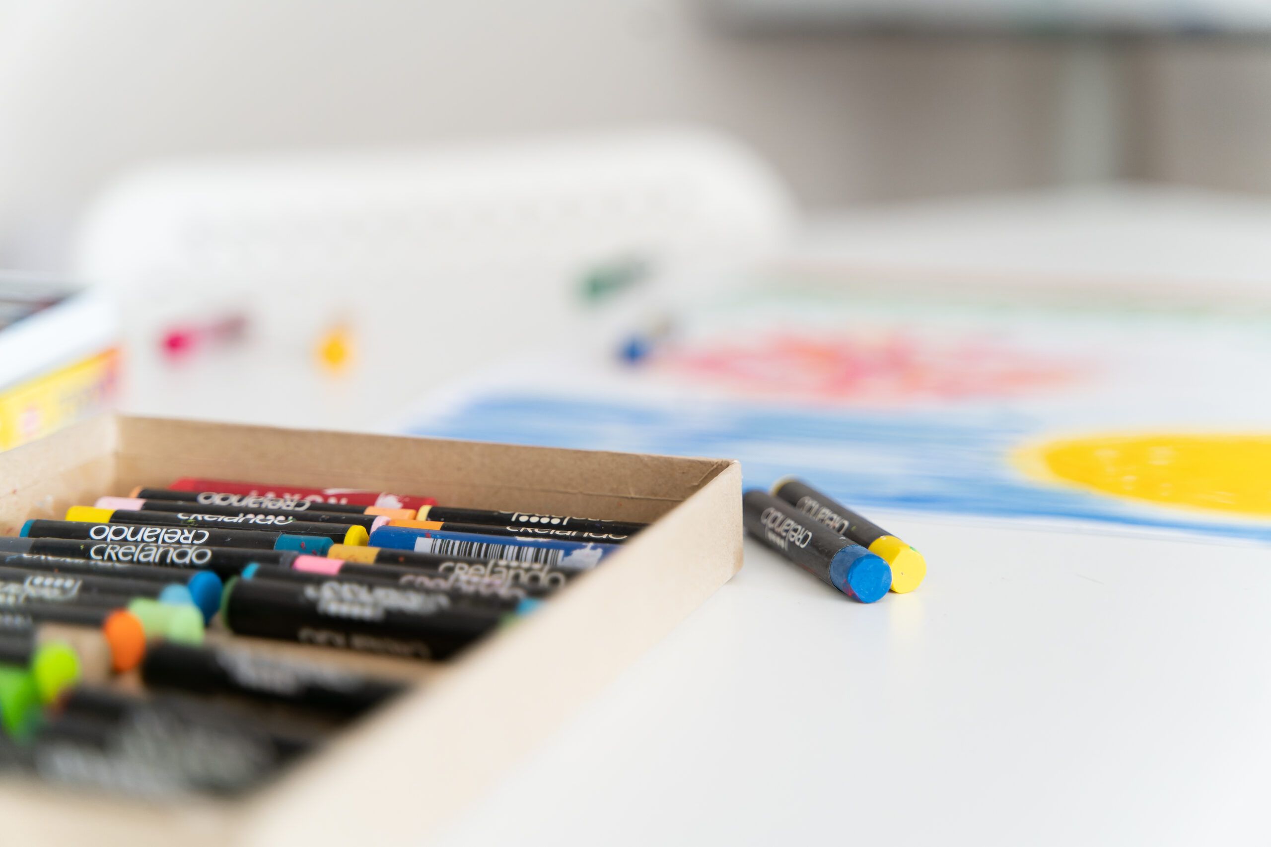 Ein moderner einladender Raum der Gemeinschaftspraxis "Platz für dich" in Graz