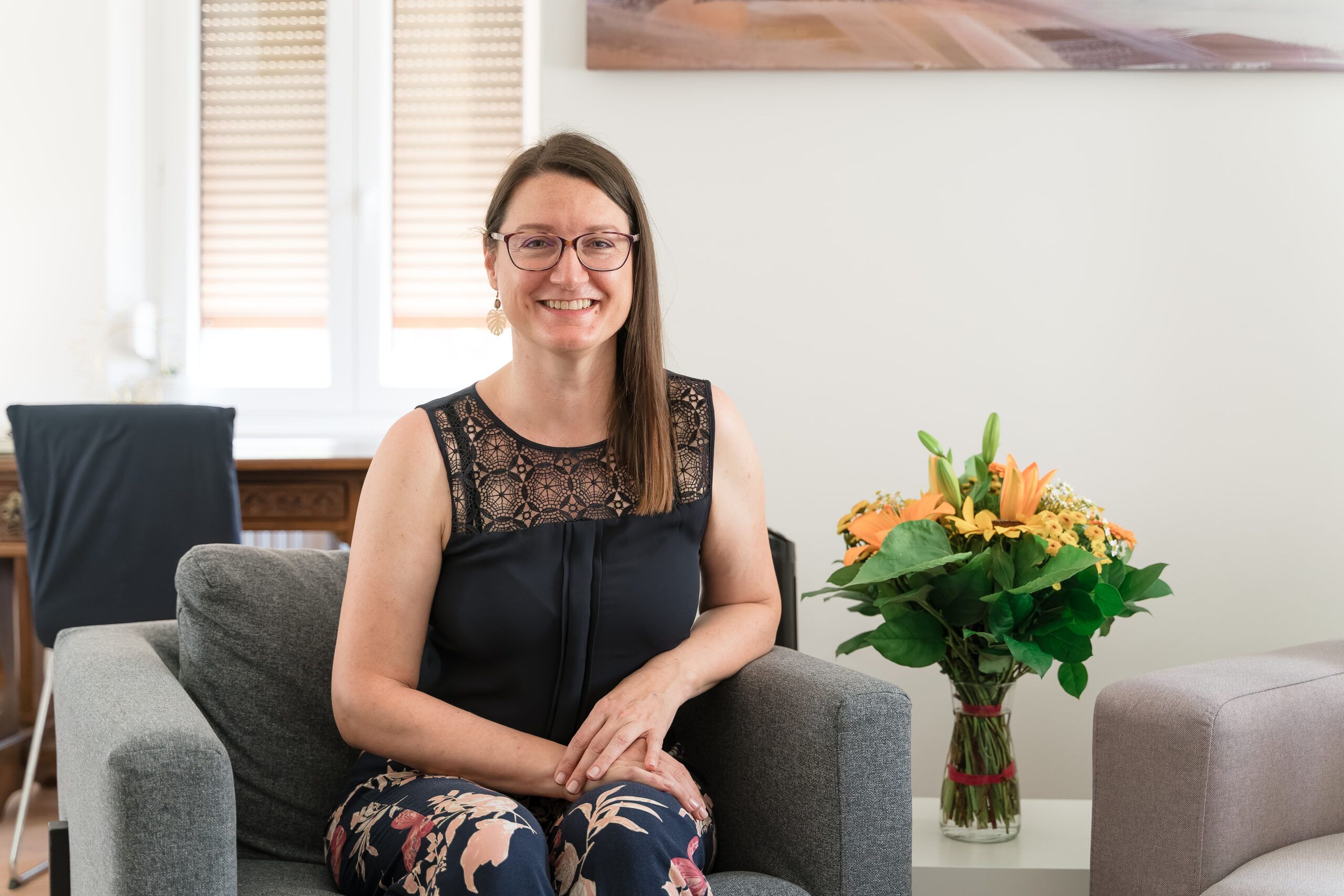 Ein moderner einladender Raum der Gemeinschaftspraxis "Platz für dich" in Graz